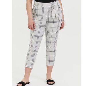 NWT Torrid Light Grey Plaid Crepe Tie Tapered Leg Cropped Pants